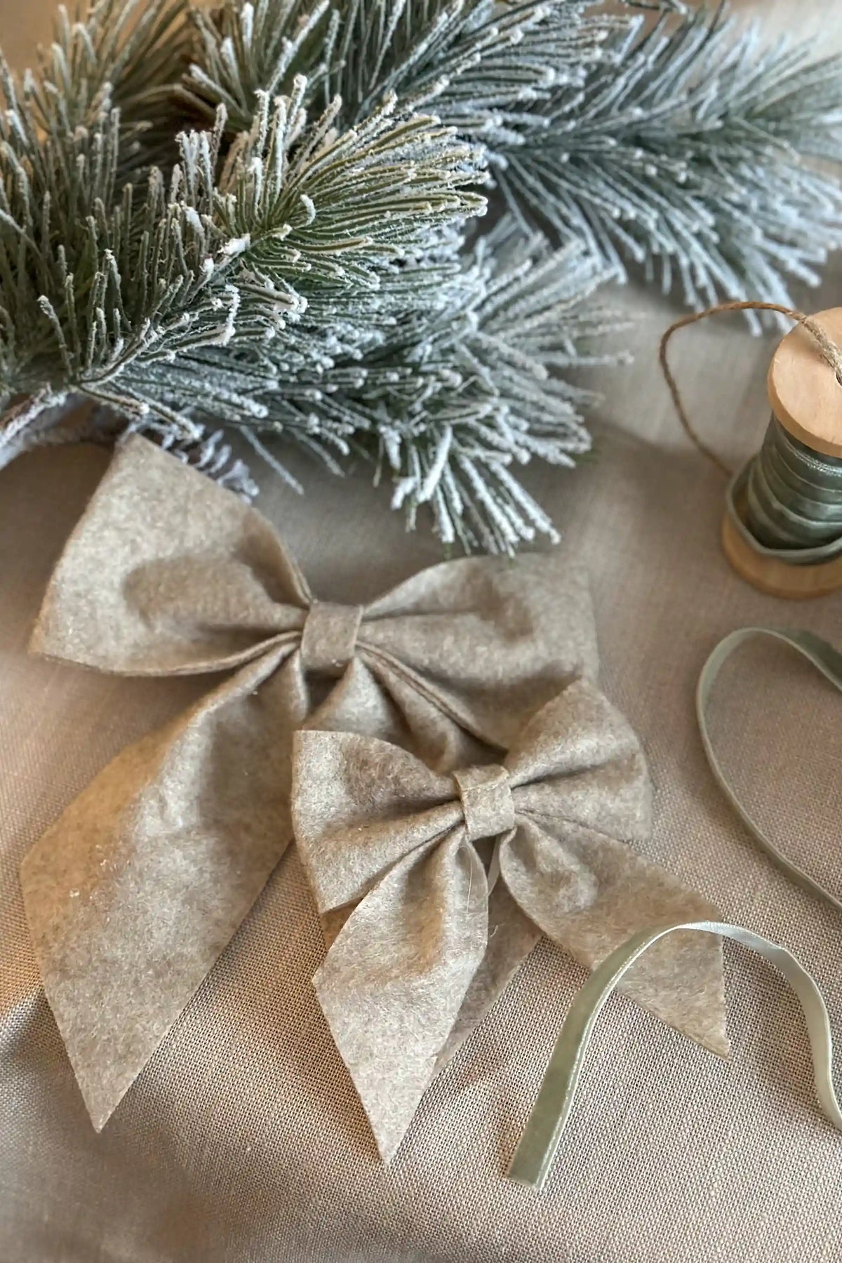 Beige Bows (Set of 2)